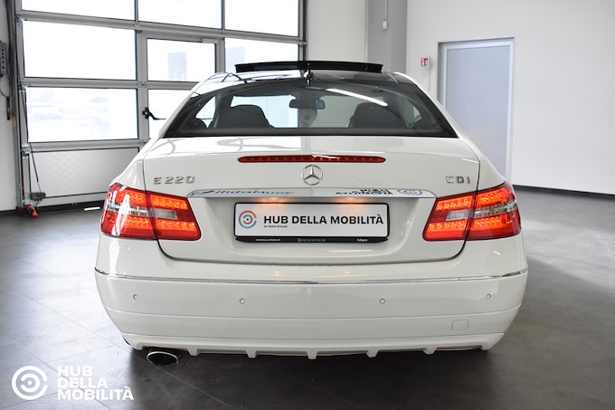 MERCEDES-BENZ E 220 CDI Coupé BlueEFFICIENCY Avantgarde